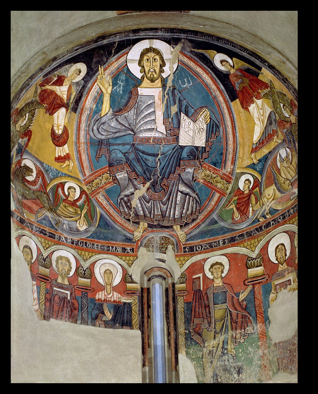Yüksek melekler ve Evangelistlerin sembolleri ile çevrili Majesteleri İsa, Taull