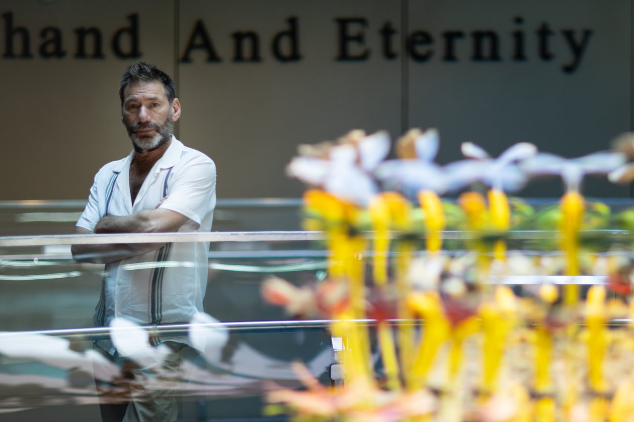Equinox, 2021 (fotoğraf) by Mat Collishaw