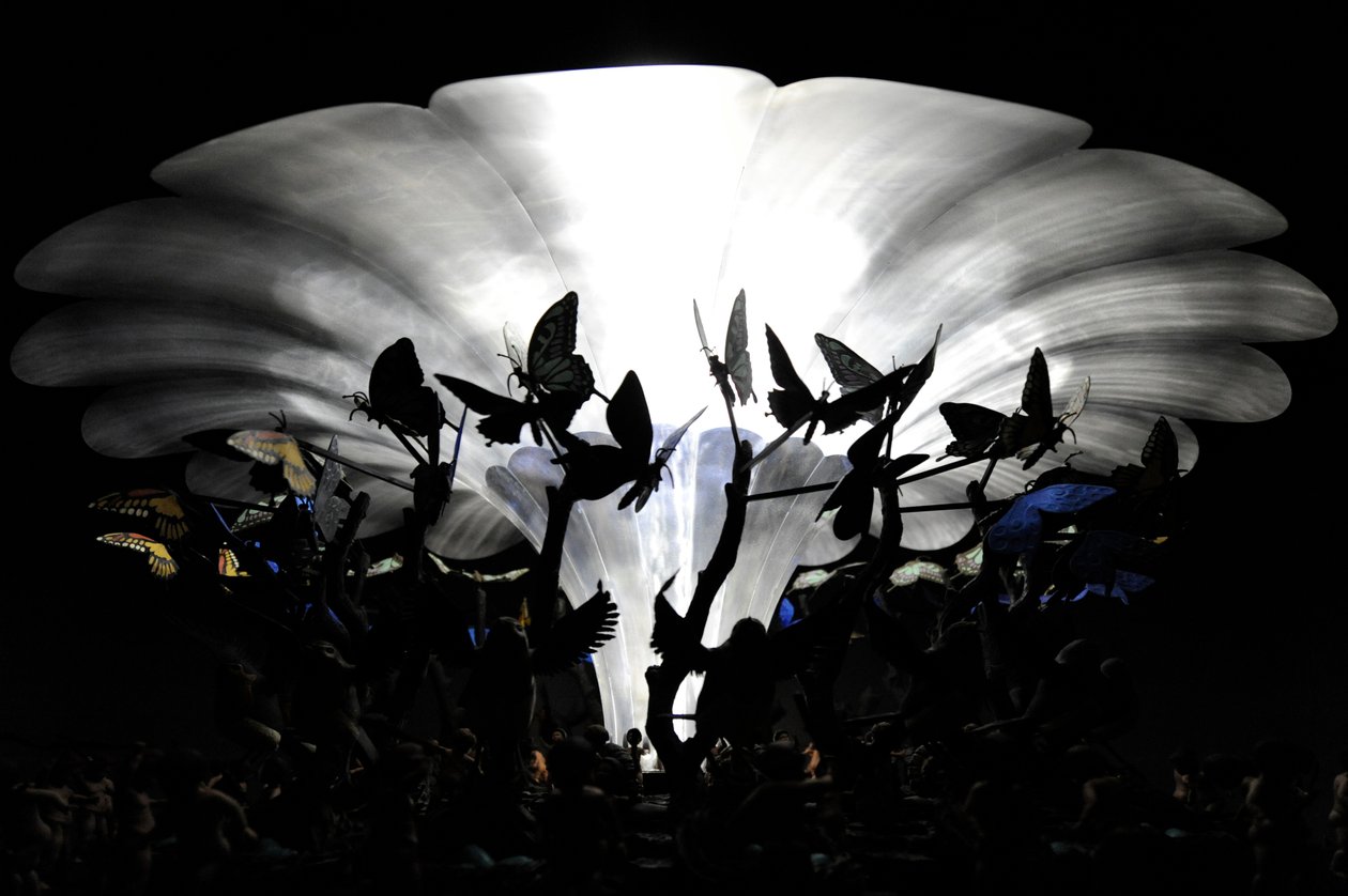 The Garden of Unearthly Delights, 2009 (Çelik, alüminyum, alçı, reçine, LED ışıklar, motor) by Mat Collishaw