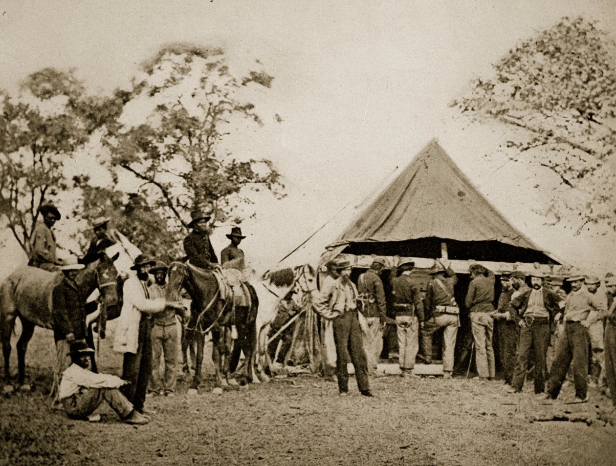 Kantinlerini Doldurmak, 1861-65 by Mathew B. Brady