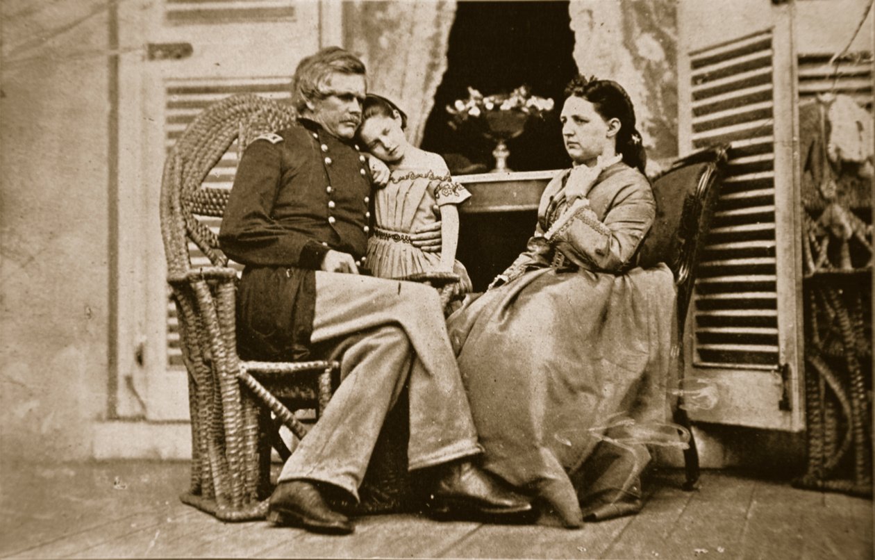 ಜನರಲ್ E. O.C. ಆರ್ಡ್ ಅವರ ಪತ್ನಿ ಮತ್ತು ಮಗಳೊಂದಿಗೆ, 1861-65 ಟರ್ಕ್ by Mathew B. Brady