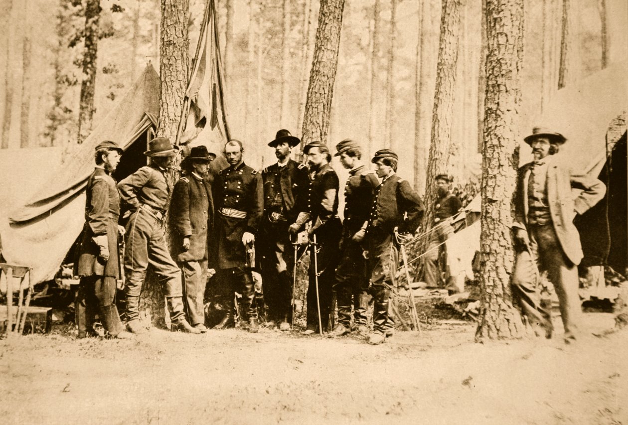 General Potter ve bir ağaca yaslanmış Mathew Brady ile personel, 1861-65 (sepya fotoğrafı) by Mathew B. Brady