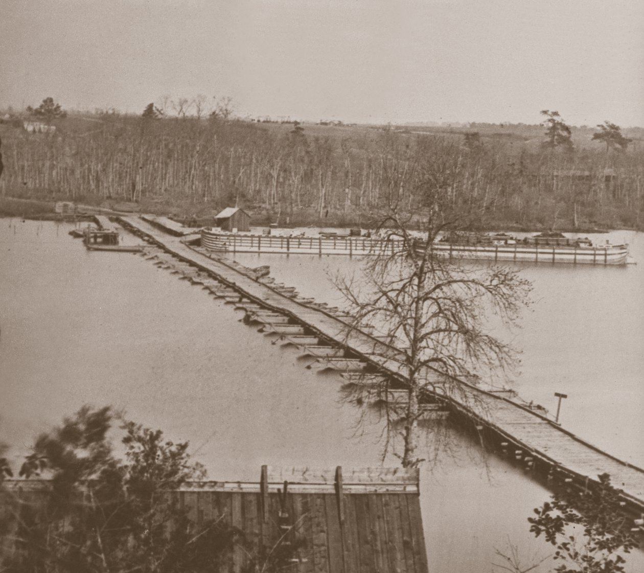 Appomattox üzerindeki federal duba köprüsü (s/b fotoğraf) by Mathew Brady