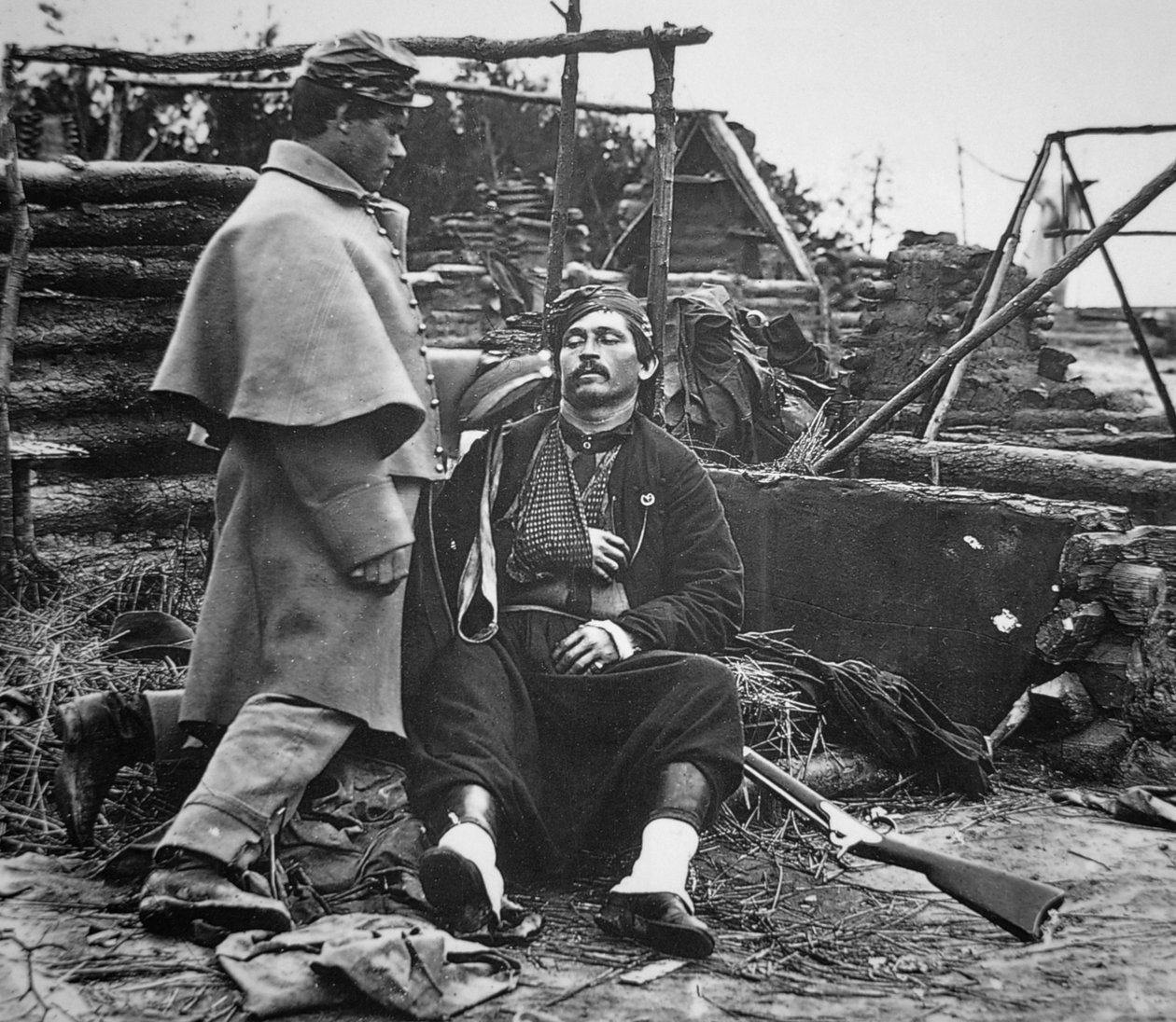 Federal Zouave alayından yaralı asker, 1865 dolayları (s/b fotoğraf) by Mathew Brady
