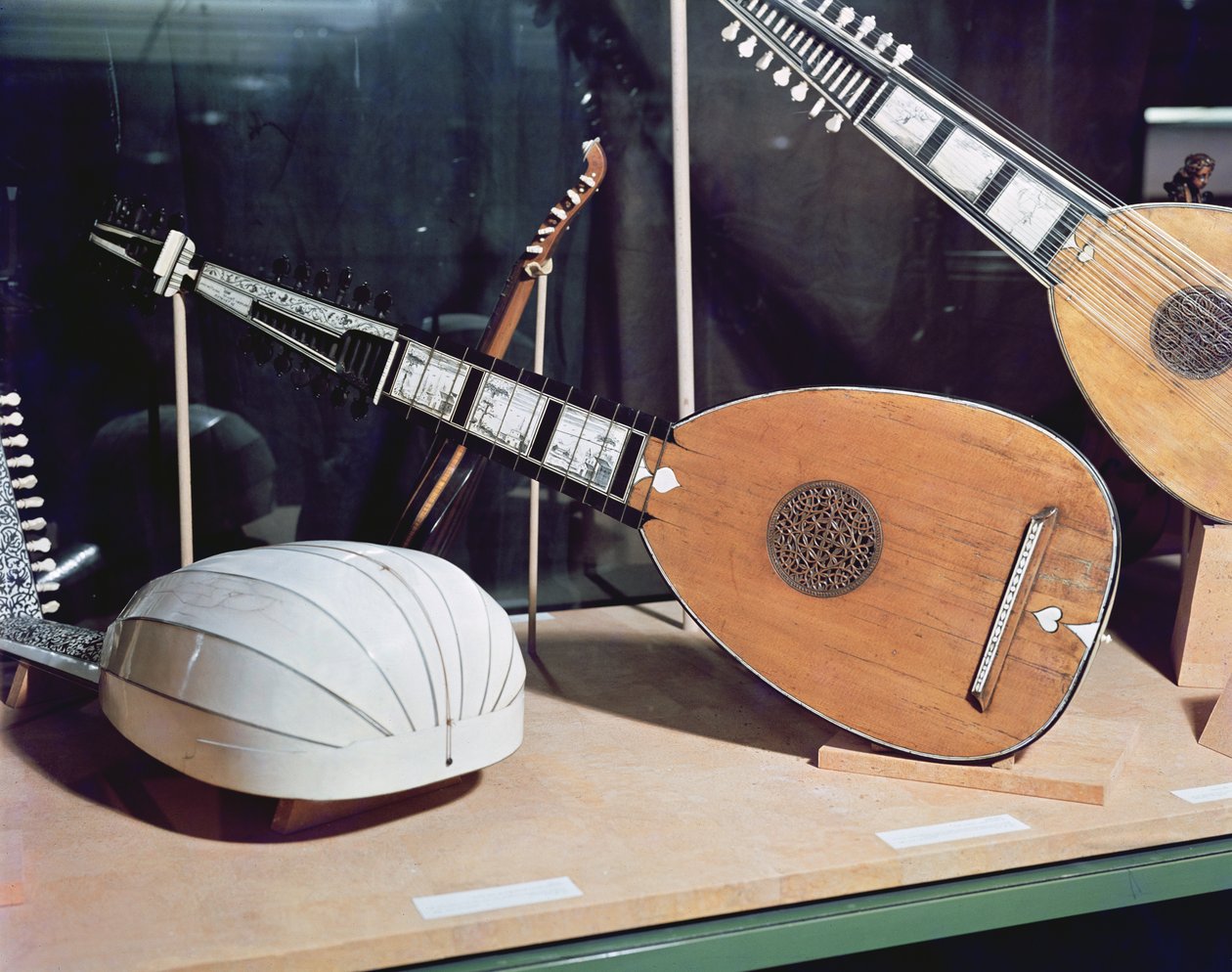 Theorbo, 1637 by Matteo Sallas