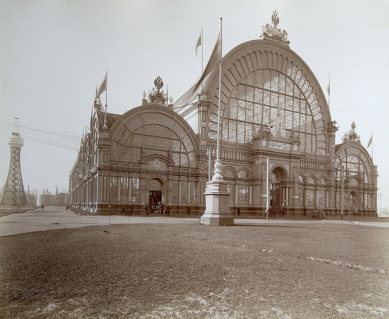 Makine köşesi, Tüm Rusya Sergisi, Nizhny Novgorod, Rusya, 1896. by Maxim Dmitriev