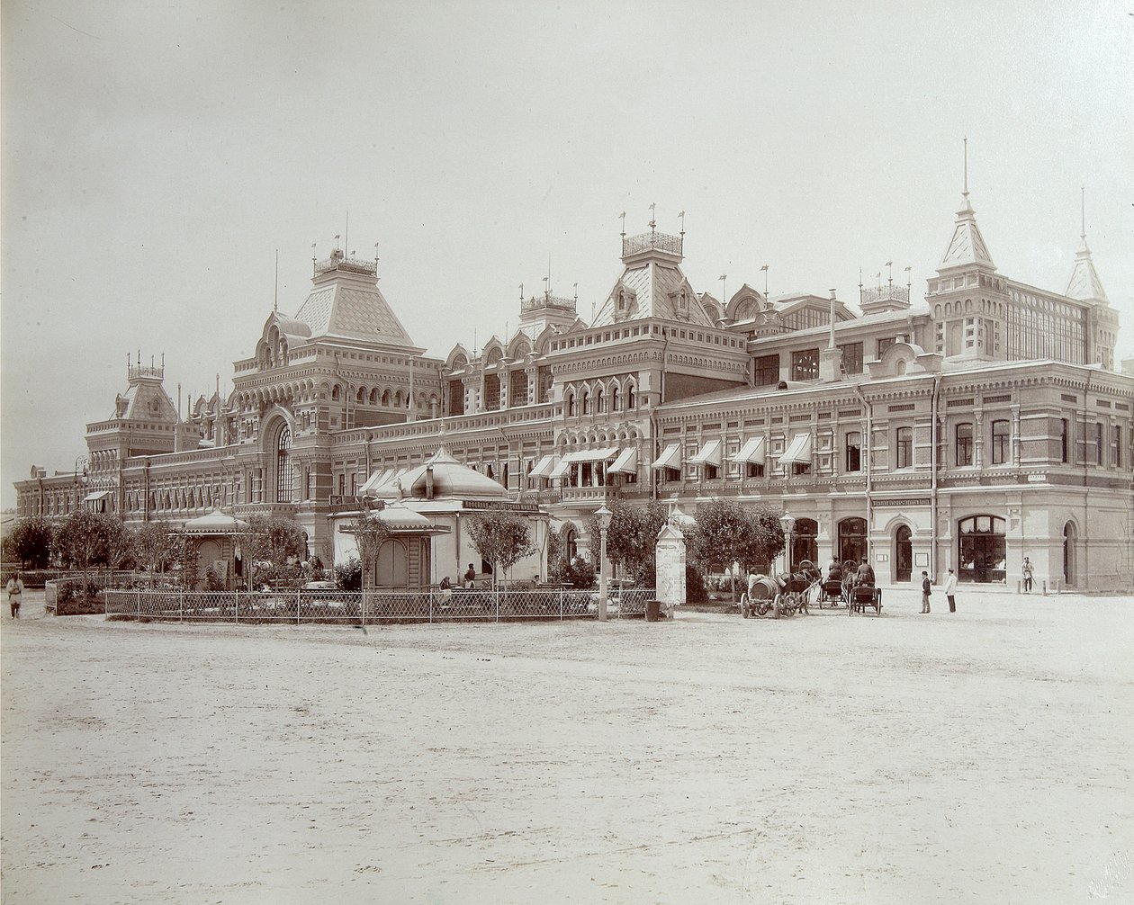 Ana fuar binası, Tüm Rusya Sergisi, Nizhny Novgorod, Rusya, 1896. by Maxim Dmitriev