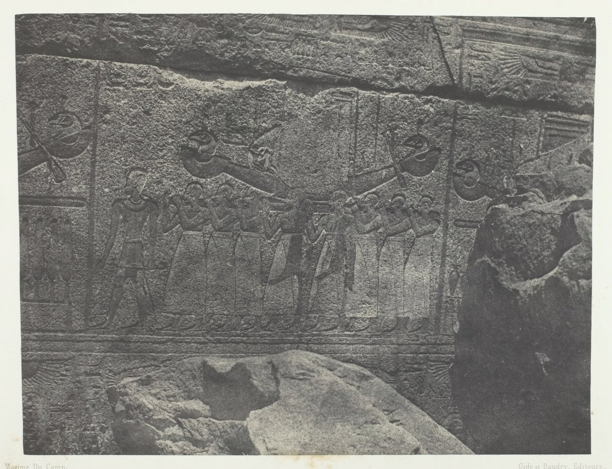 Karnak Sarayı, Granit Kutsal Alanının Dış Heykelleri, Thebes, 184951, 1852 basılmış. by Maxime Du Camp