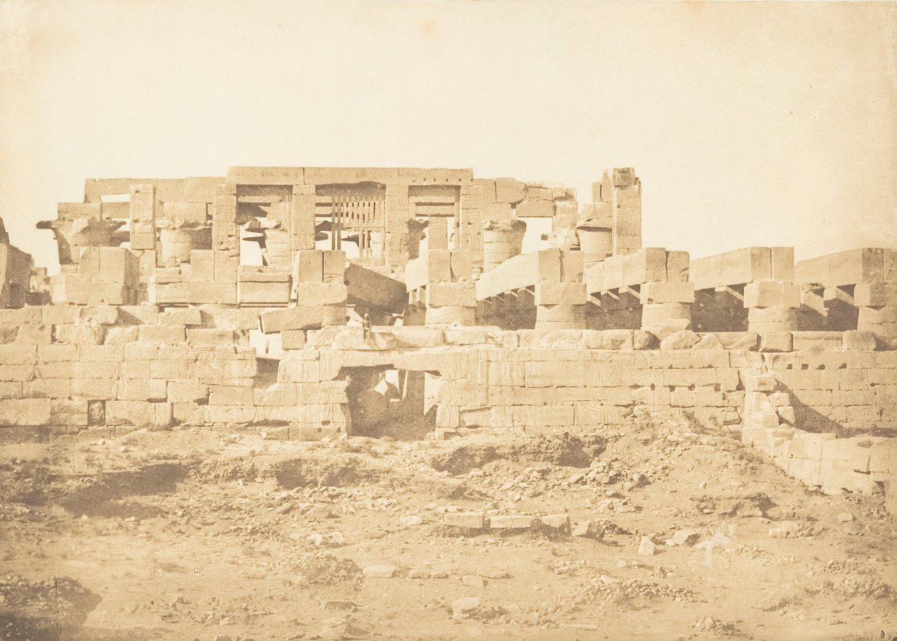 Karnac Thebes Sarayı'nın Hipostil Salonunun güney kapısı, 1849-50. by Maxime Du Camp