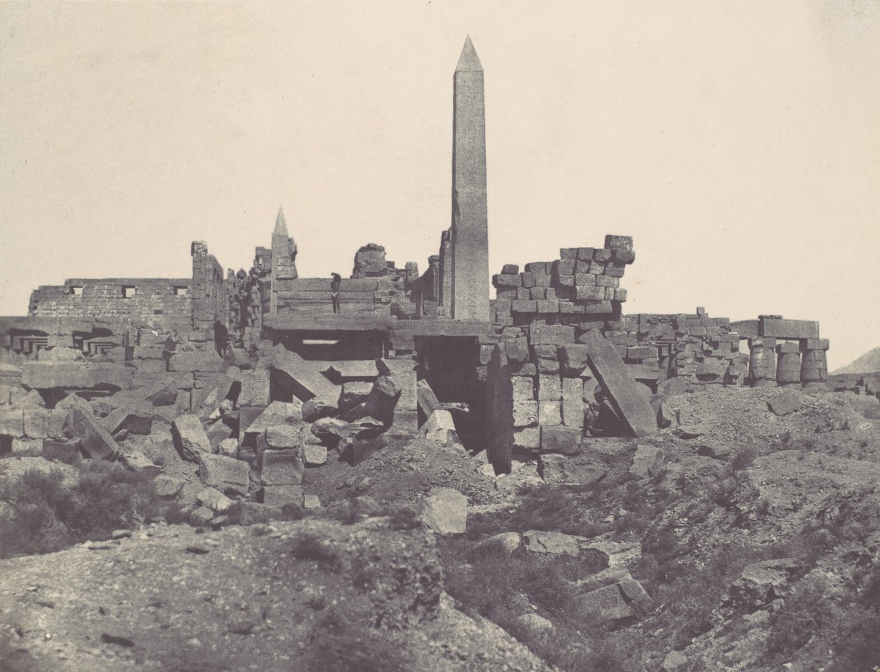 Teb. Karnak Sarayı. Granit Kutsal Alanı ve Hipostil Salonu, 1850. by Maxime Du Camp