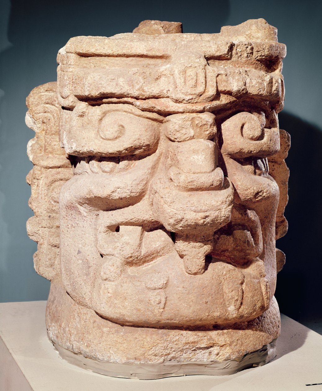 ಆಂಥ್ರೊಪೊಮಾರ್ಫಿಕ್ ಹೆಡ್, ಬಹುಶಃ ಸೆನ್ಸರ್, c.1000-1500 (ಸುಣ್ಣದ ಕಲ್ಲು)ಟರ್ಕ್ by Mayan