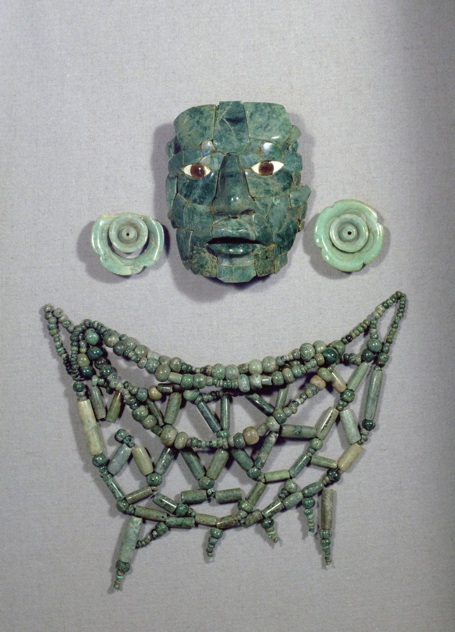 Yakalı ve küpeli Calakmul cenaze maskesi, Yucatan Yarımadası, Meksika Geç Klasik Dönem (MS 600-900) (yeşim taşı) by Mayan