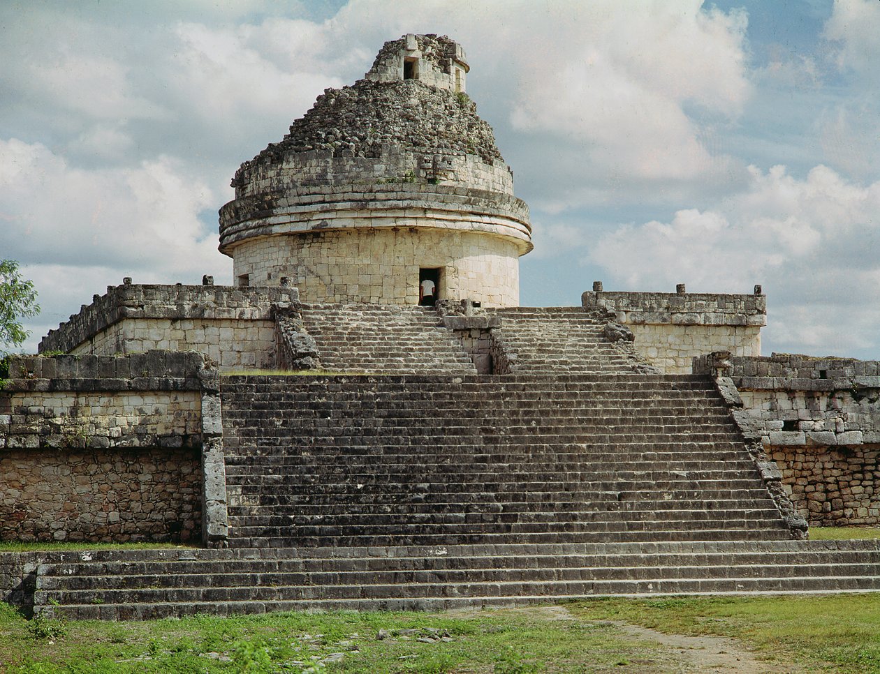 El Caracol (Büyük Kabuklu) by Mayan
