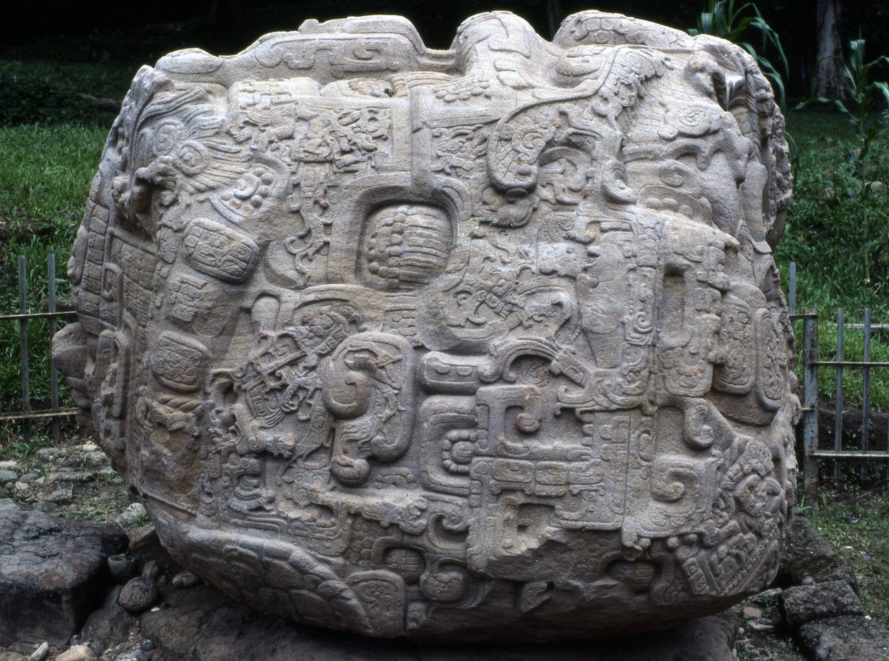 Yakınlaştırmalı taş P'nin yandan görünüşü, Geç Klasik dönem (MS 600-900) by Mayan