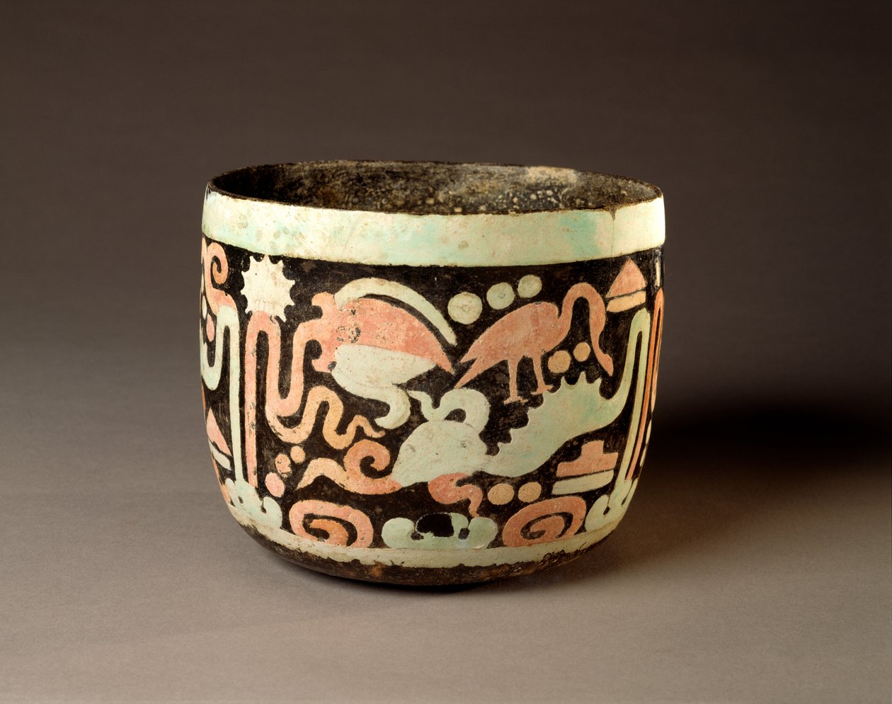 Su Sahneli Kase, Guatemala, Orta Klasik, 500-700 (boyalı sıvalı toprak kap) by Mayan