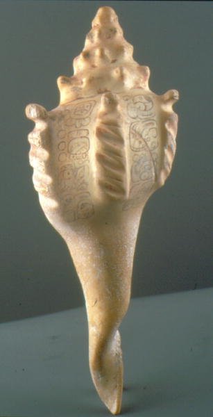 Gliflerle yazılı deniz kabuğu mürekkep tutucusu (kabuk) by Mayan