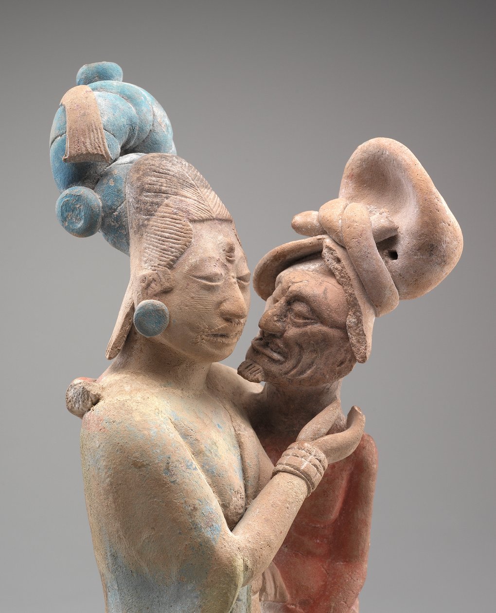 Kucaklayan Çift (pigmentli pişmiş toprak) (ayrıca bkz. 323290) by Mayan