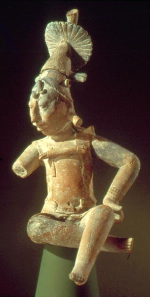 ಮಾಯನ್ ಕುಳಿತಿರುವ ಪಾದ್ರಿ, ಐಲ್ ಆಫ್ ಜೈನಾ, c.600 (ಸೆರಾಮಿಕ್ ಮತ್ತು ಪಾಲಿಕ್ರೋಮ್) ಟರ್ಕ್ by Mayan
