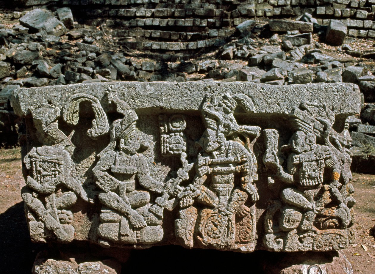 Yükselen güneşin kralının taç giyme töreni ile Altar Q, MS 776 by Mayan