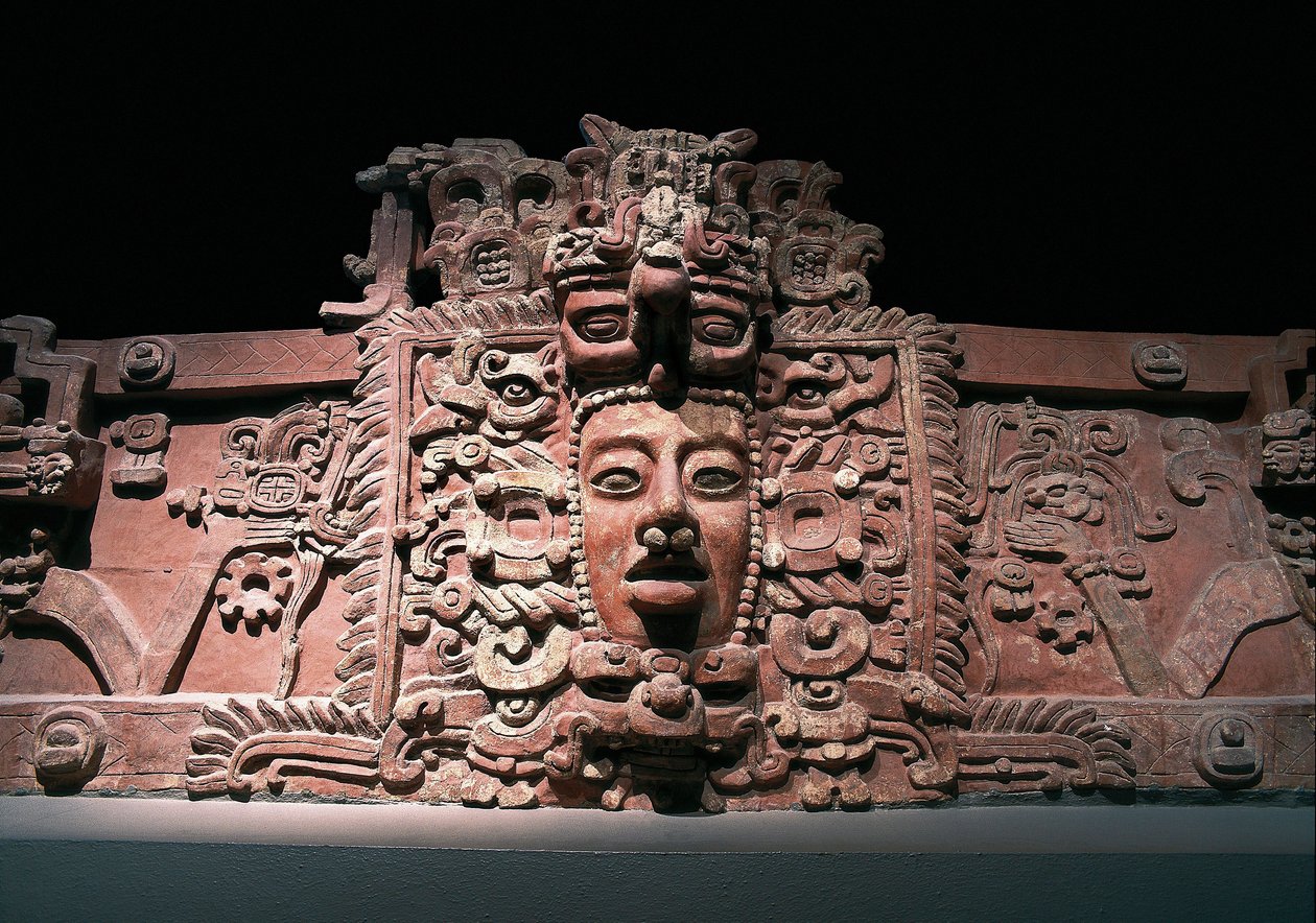 Güneş tanrısı Kinich Ahau, Campeche Eyaletinden, Maya uygarlığı, 6-9. yüzyıl (sıva) by Mayan