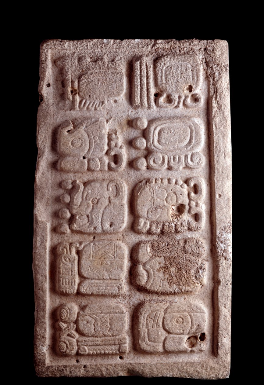 Önolojik Sanat, Maya Medeniyeti, Klasik Dönem: Düşük kabartmalarda glifler sunan bir merdiven parçası. karartmak 35,5x61 cm Guatemala, Museo Nazionale Di Archeologia E Etnologia - Columbian Sanatı, Maya Medeniyeti, Klasik Dönem (C. 250 - 9 by Mayan Mayan