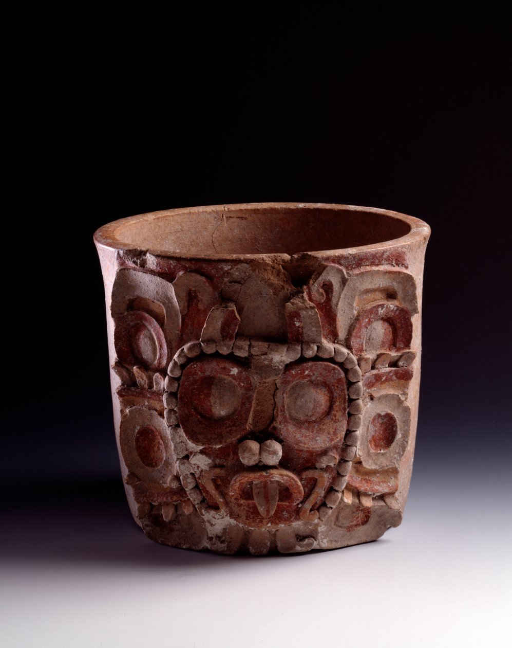 Kolomb öncesi sanat, Maya uygarlığı, klasik dönem: güneş tanrısının temsilini süsleyen vazo. Peten, Guatemala Sun
