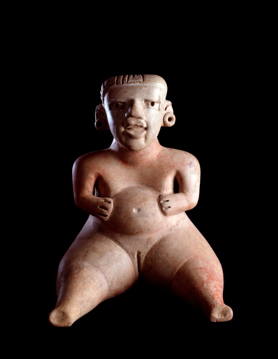 Kolomb öncesi sanat, Maya uygarlığı, klasik öncesi dönem: oturan bir kadını betimleyen kil heykelcik, karın şişkinliği ve bacakları açık (parturiente?). Kaminaljuyu, Guatemala