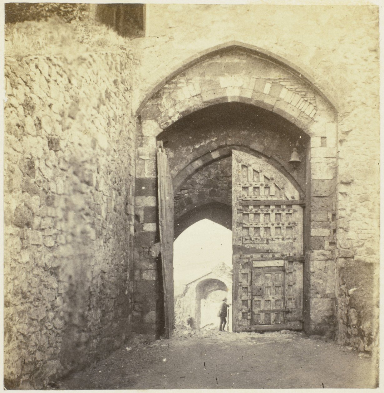 Portal van Carisbrooke Kalesi Carisbrooke; Ağ geçidi (nesne üzerindeki başlık) by McLean and Melhuish