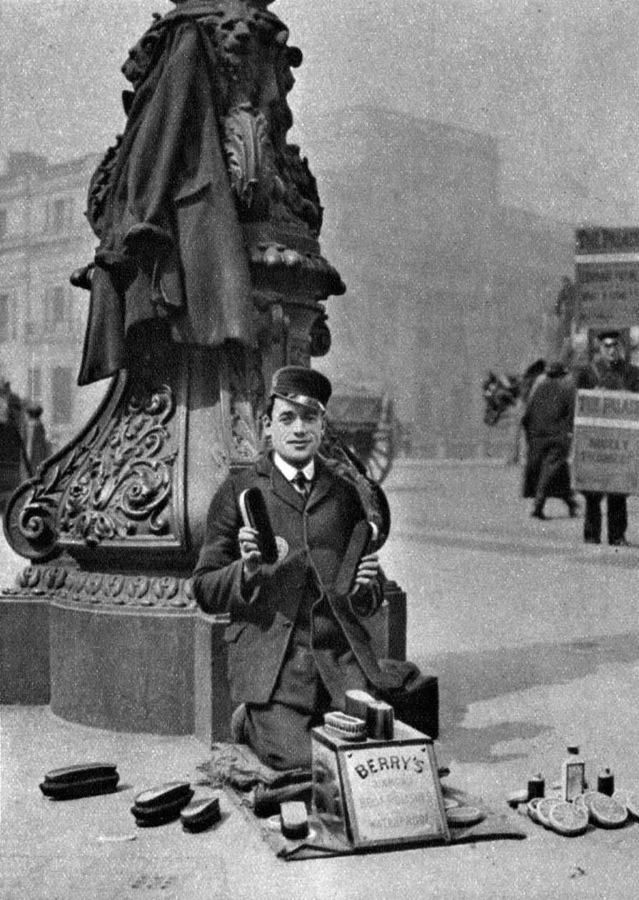Bir çizme siyahı, Londra, 1926-1927 by McLeish
