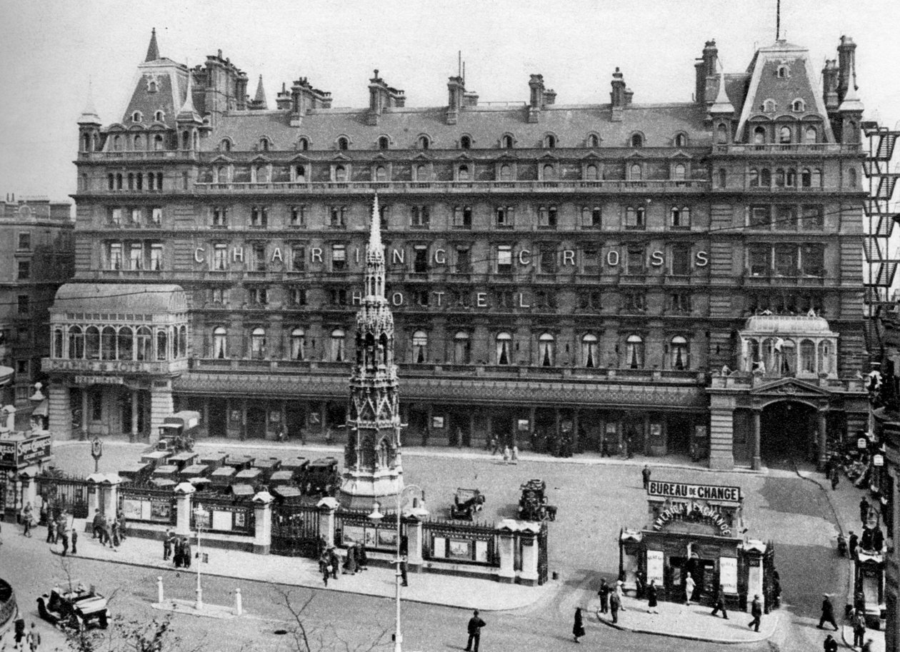 Charing Cross tren istasyonu, Londra, 1926-1927. by McLeish