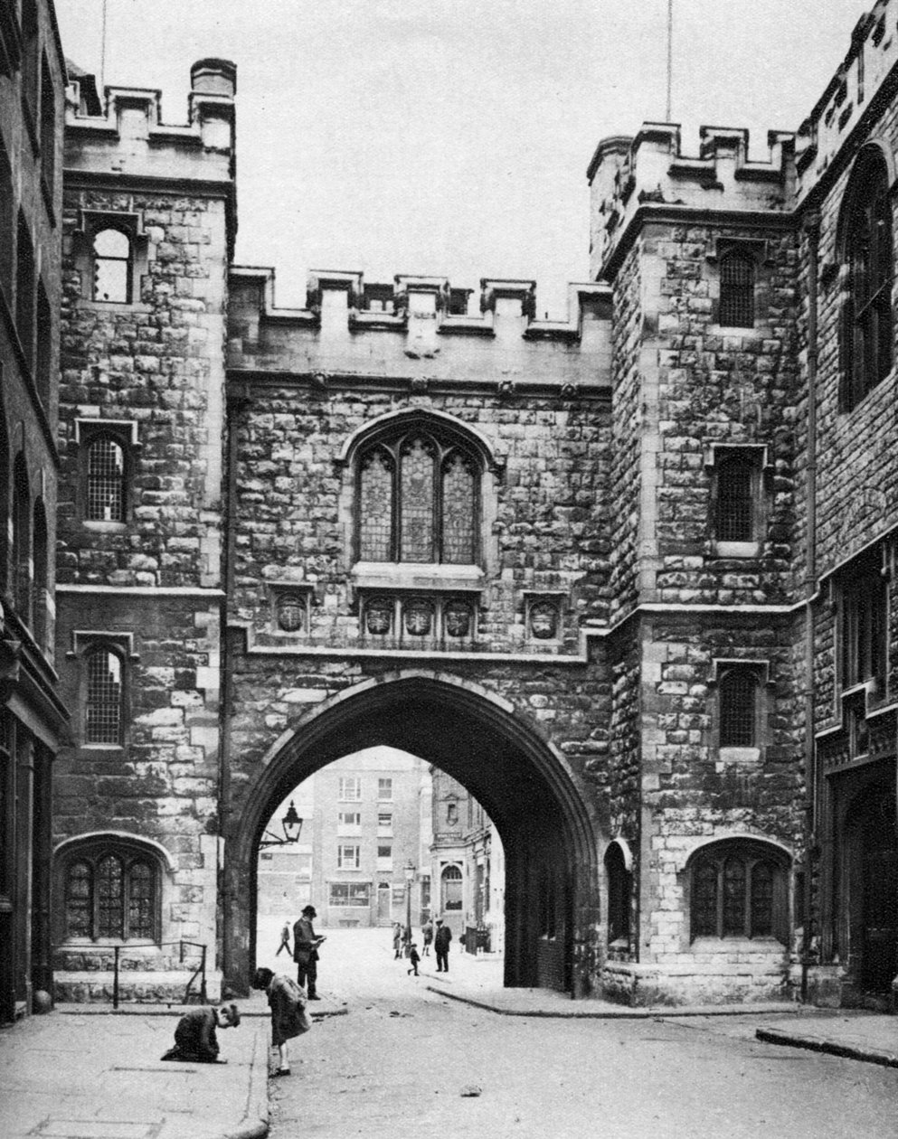 Pazar günü St Johns Kapısı, Clerkenwell, Londra, 1926-1927 by McLeish