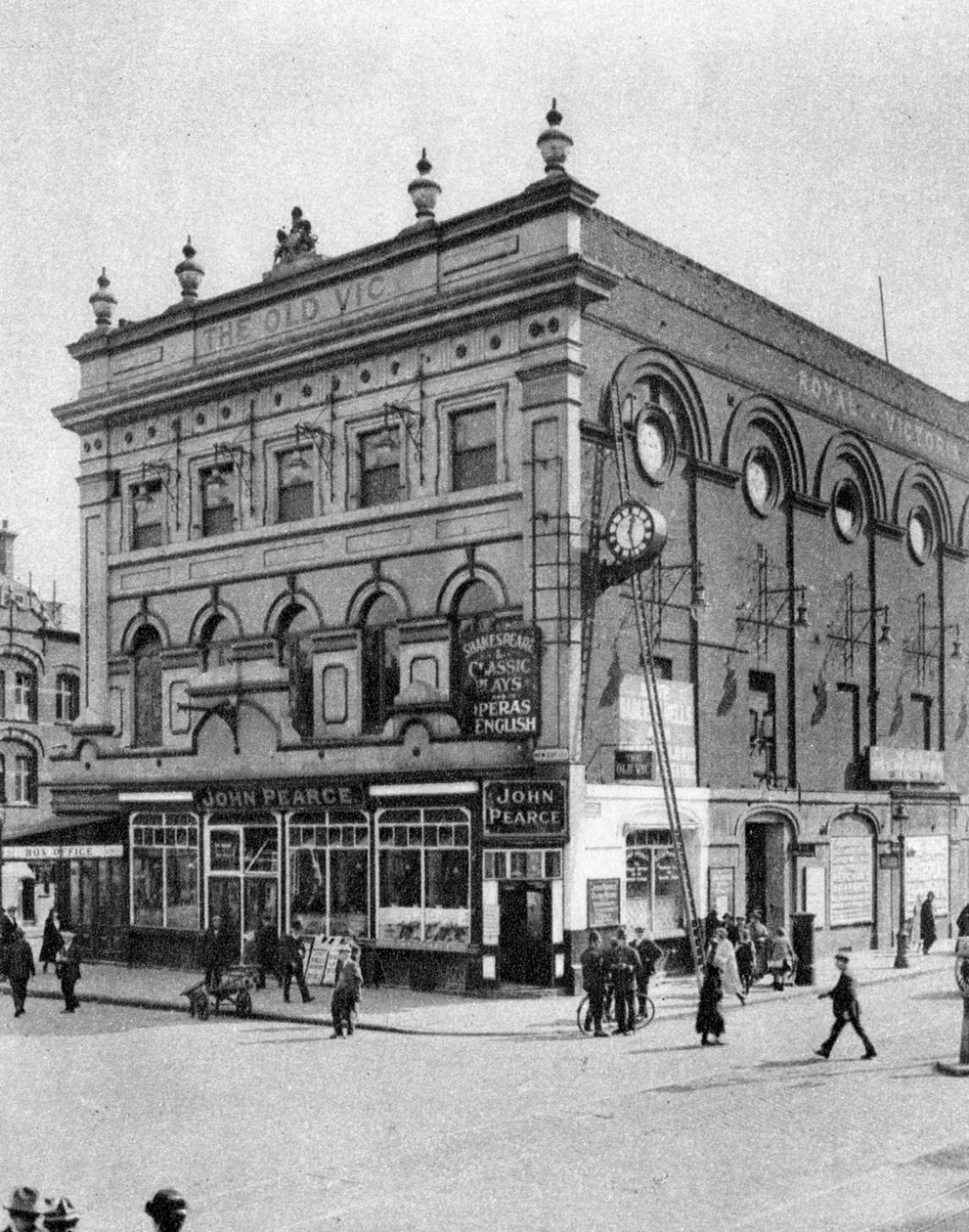 The Old Vic, Londra, 1926-1927 by McLeish