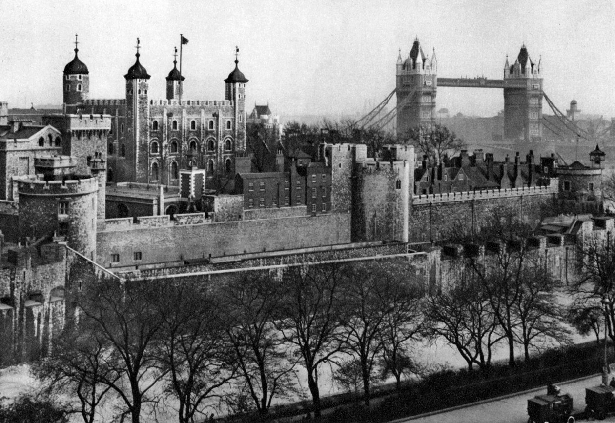 Londra Kulesi, 1926-1927 by McLeish
