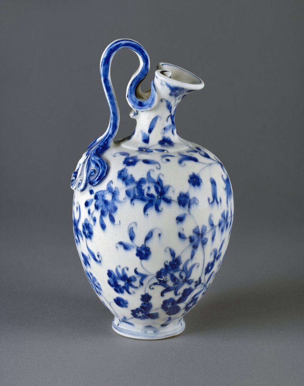 İmitasyon Porselen Şişesi (porselen, imitasyon) by Medici Porcelain Manufactory