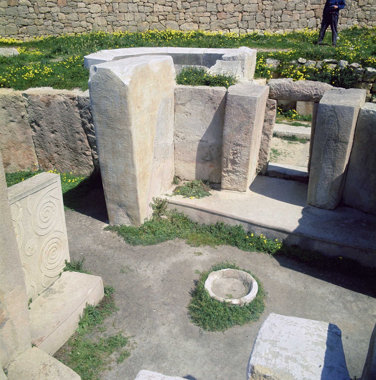 Megalitik tapınak alanı, yaklaşık 30000-c.25000 M.Ö. by Megalithic
