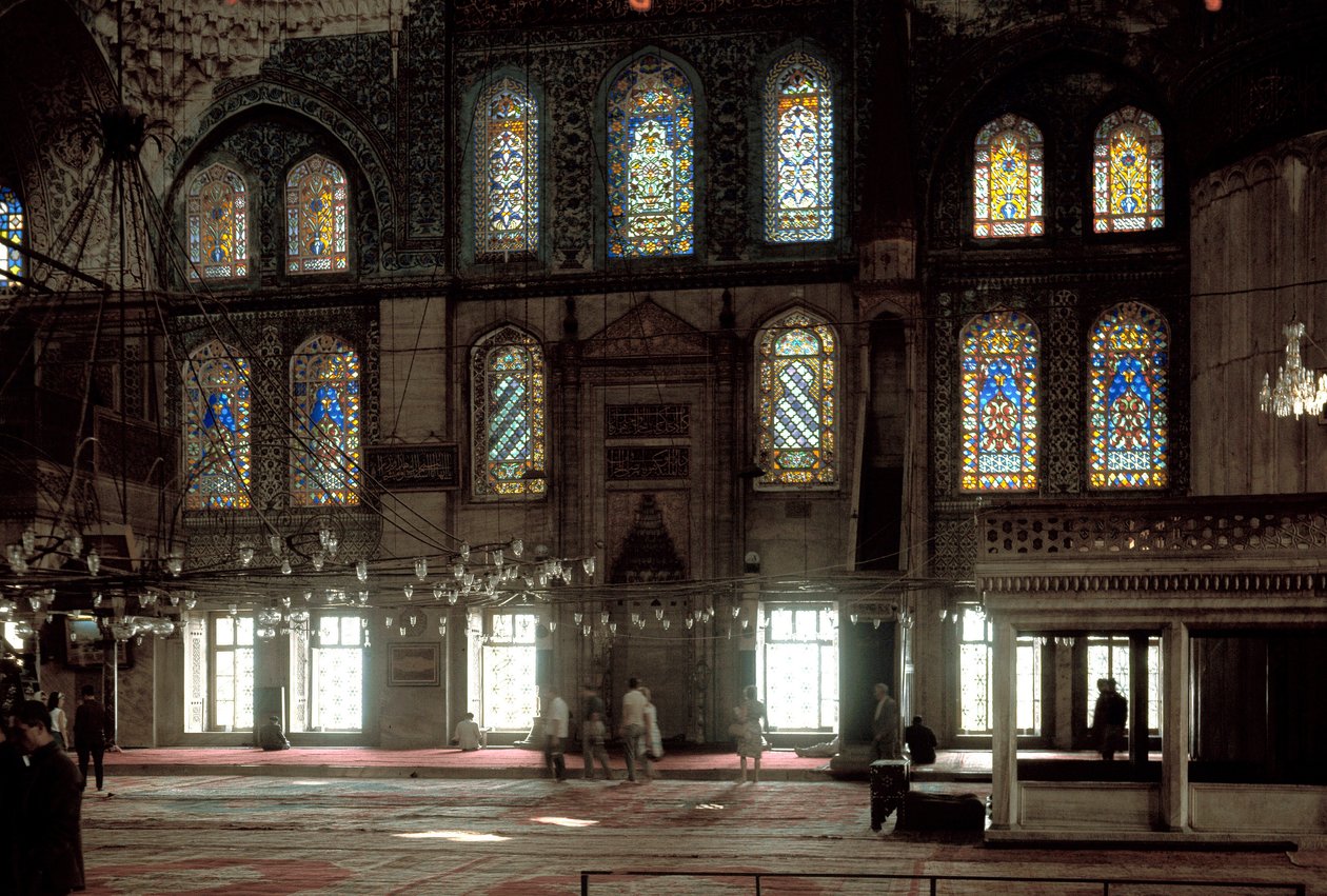 Osmanlı sanatı: 1609-1617 yılları arasında inşa edilen Sultanahmet Camii'nin iç görünümü by Mehmet Aga