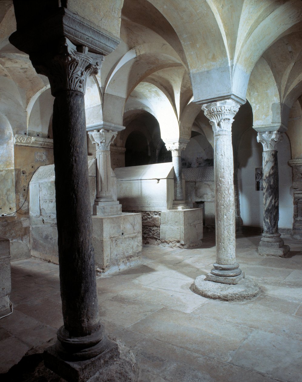 Merovenj Sanatı: Jouarre Manastırı