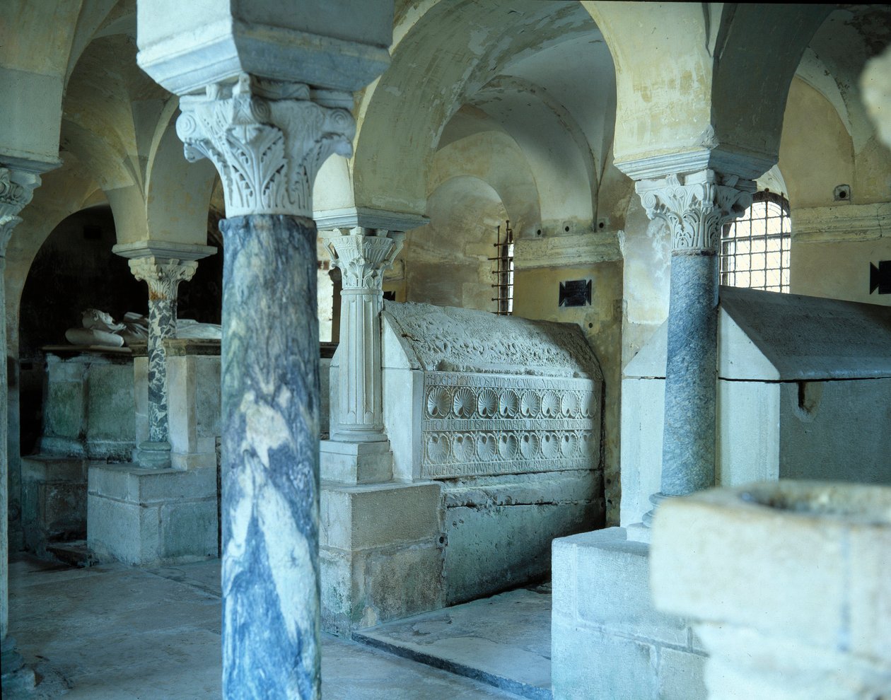 Merovenj Sanatı: Jouarre Manastırı