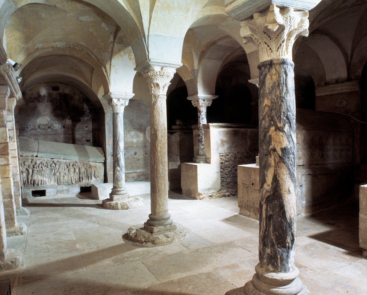 Merovenj Sanatı: Jouarre Manastırı