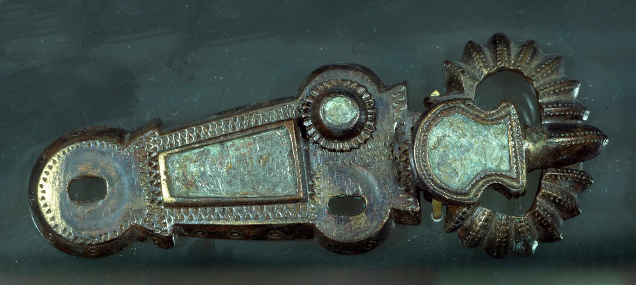 Merovenj sanatı: kemer tokası. Paris, Musee Carnavalet by Merovingian