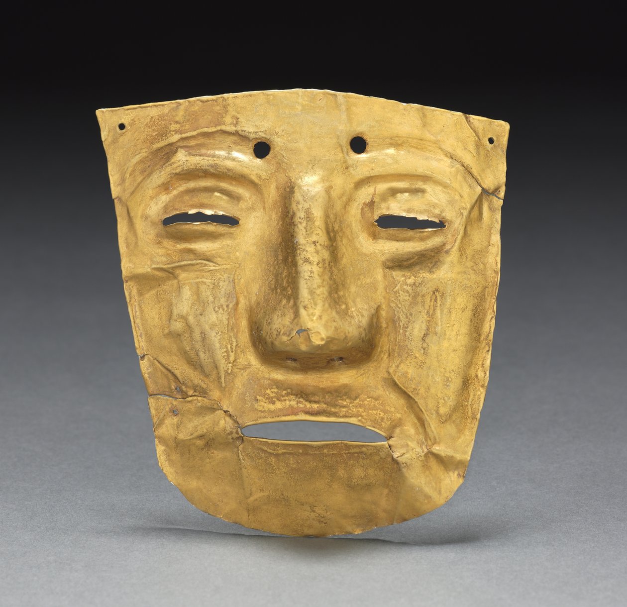 Maske Süs, c. 700-1550 (dövülmüş ve kesilmiş altın) by Mesoamerican Mesoamerican