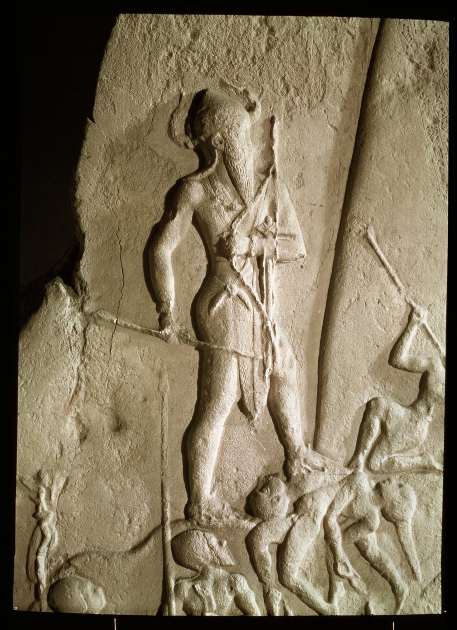 Naram-Sin Zafer Steli (MÖ 2225-2185) Lullubi Üzerindeki Akad Kralı, Akad Dönemi, yaklaşık 2230 (pembe kumtaşı) (detay) by Mesopotamian