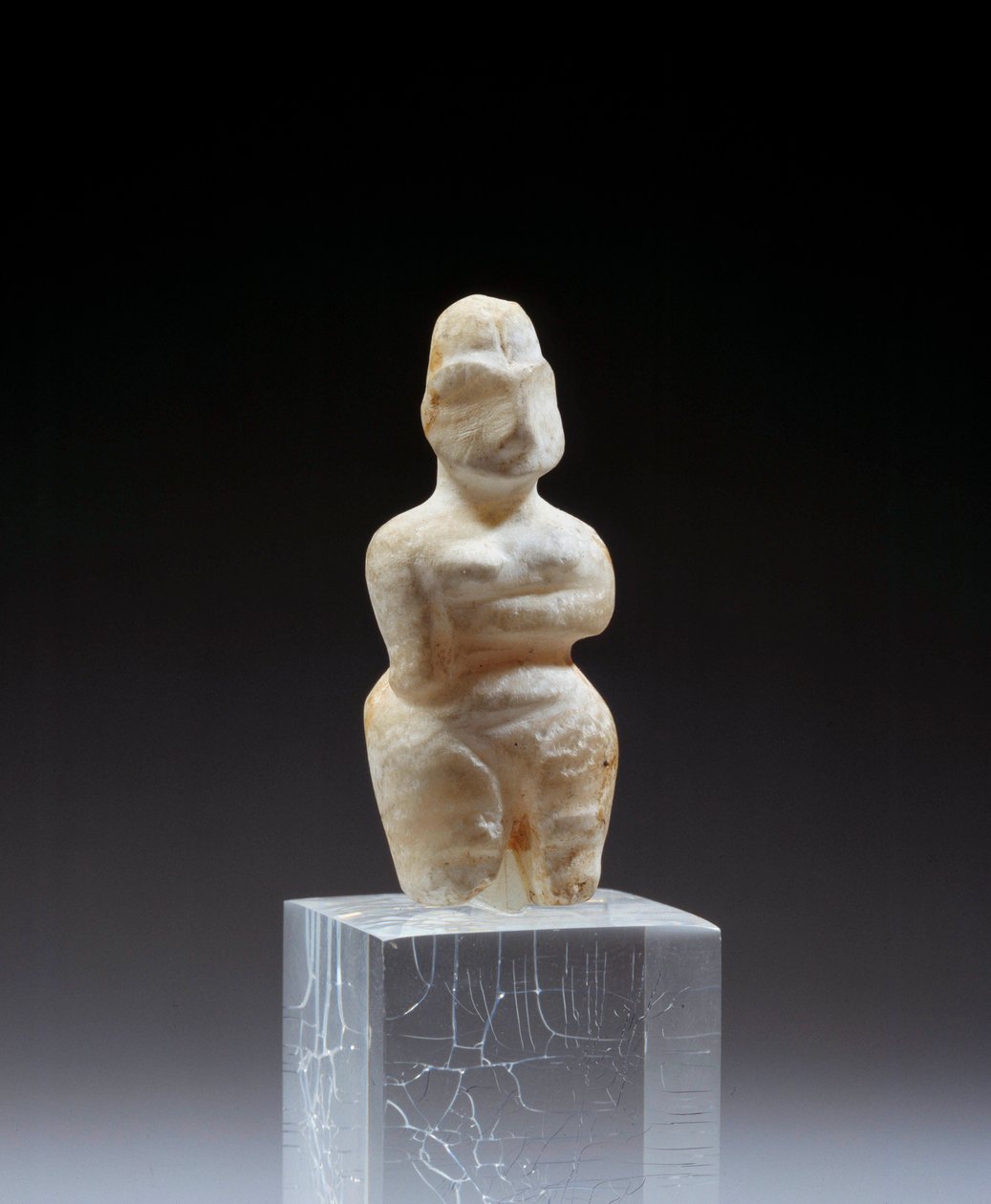 Mezopotamya: Tell es Sawwan nekropolünden kadınsı albaster heykelciği. 5800-5500 M.Ö. Paris, Louvre Müzesi by Mesopotamian Mesopotamian