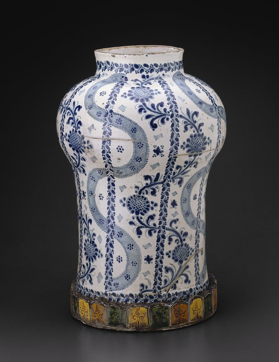 Dikey Akan Bantlı Kavanoz ve Ayçiçeği Çiçekleri ile Sarmaşıklar, 1700-50 by Mexican School