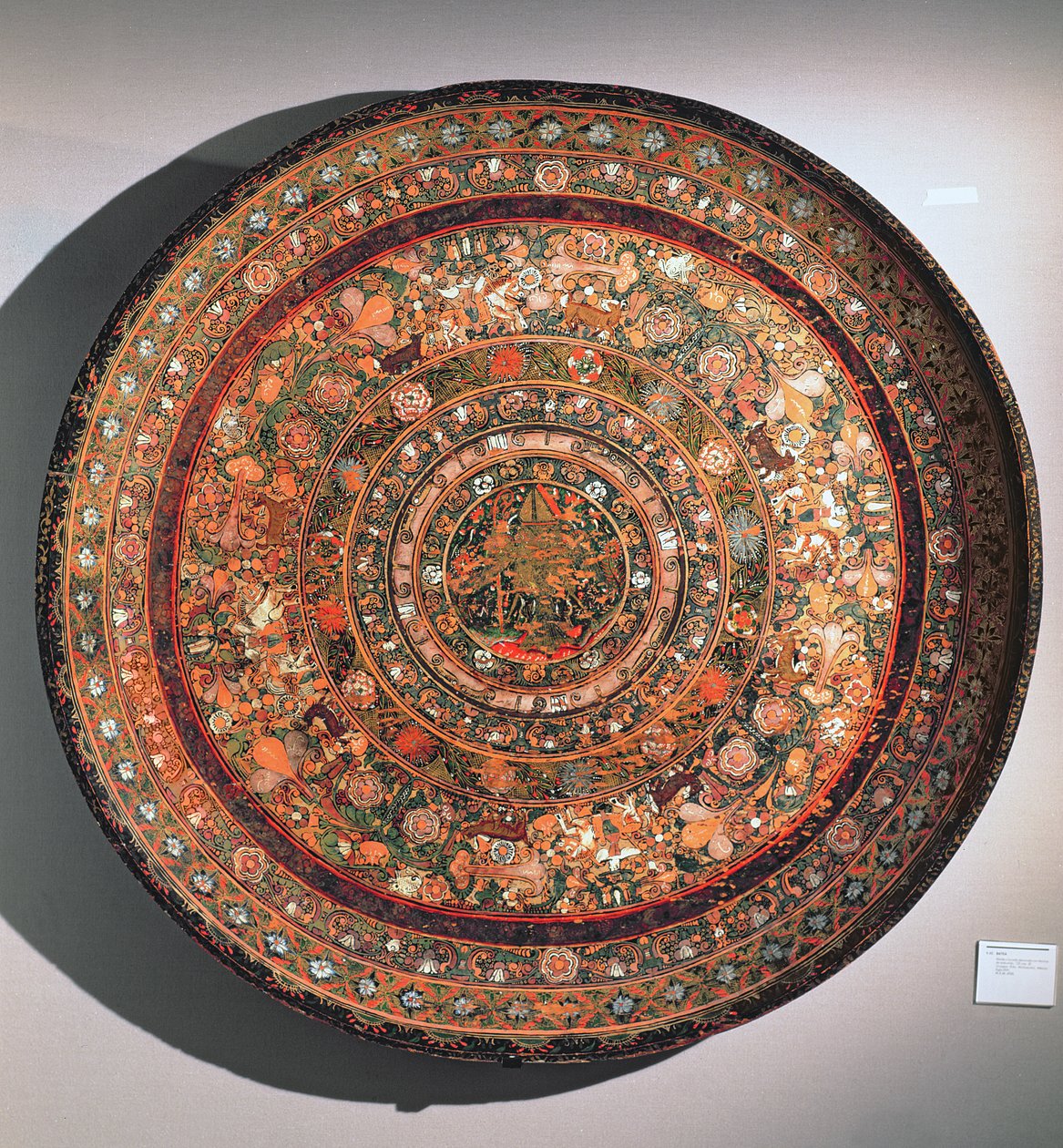 Michoacan kabilesinden tepsi (cilalı ahşap) by Mexican School