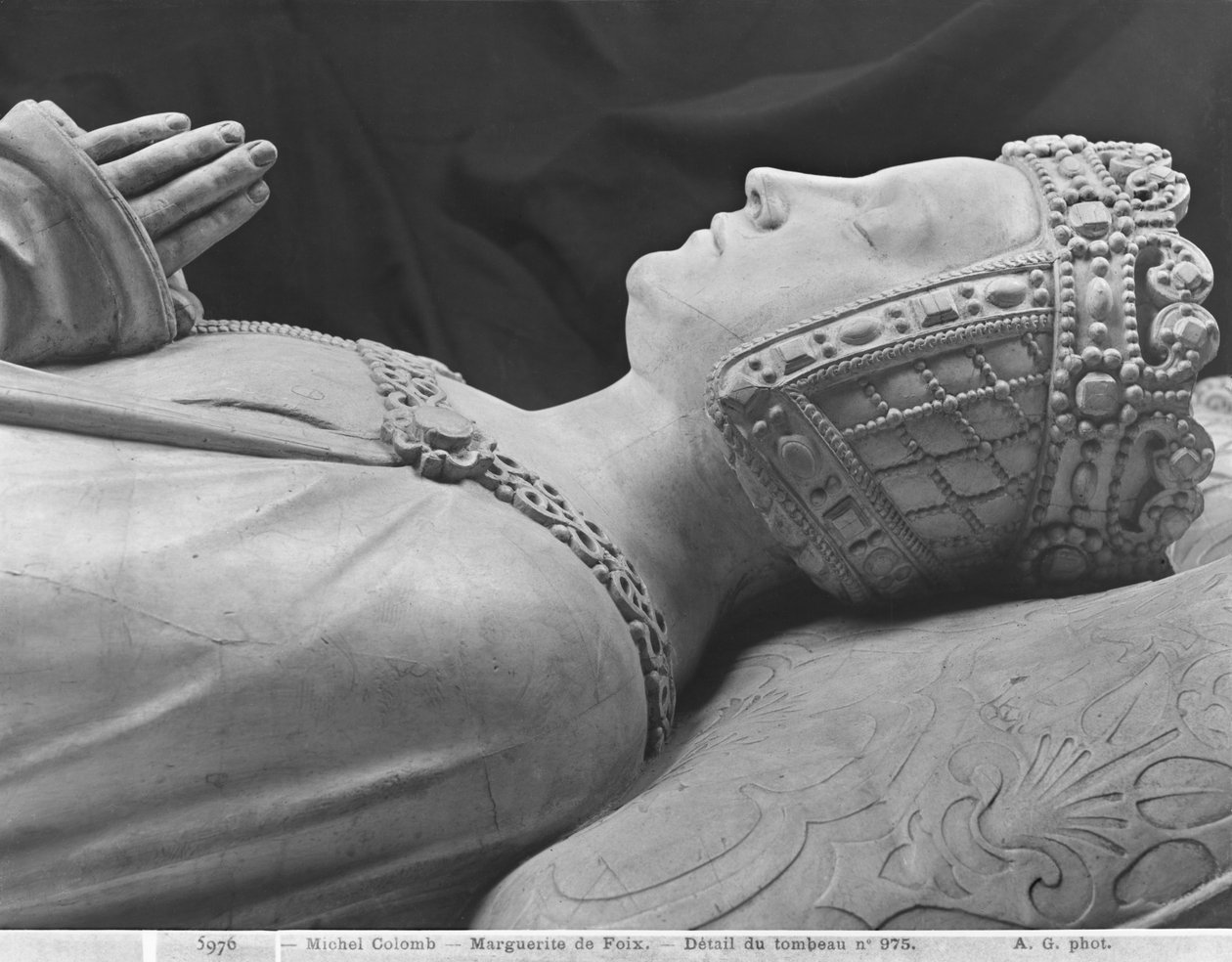 Nantes, St. Peter and St. Paul Cathedral, Tomb of Francis II, Duke of Brittany and Marguerite of Foix, detail of Marguerite de Foix, 1502-07 plaster cast from marble bw photo by Michel Colombe