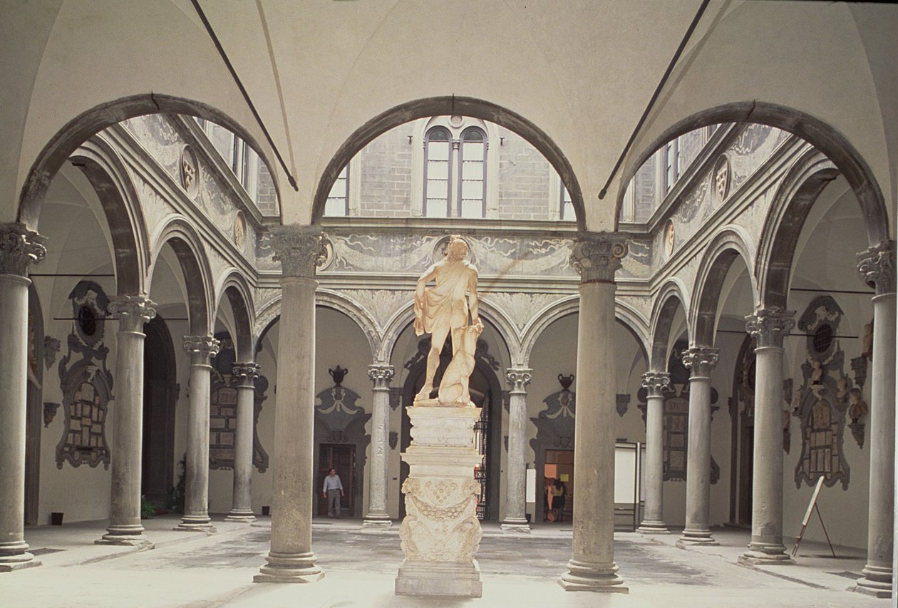Heykel mahkemesinin iç kısmı by Michelozzo di Bartolommeo