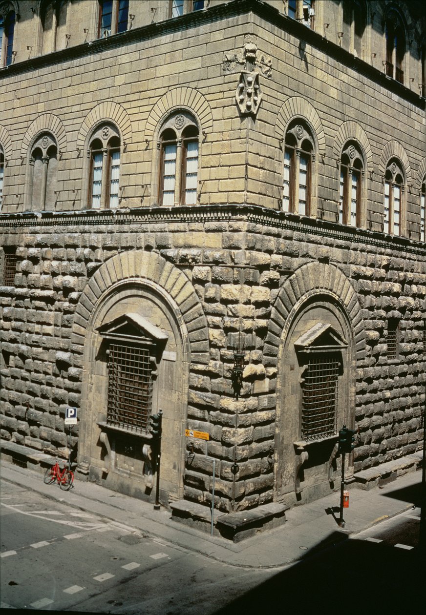 Medici arması ile dış görünümü by Michelozzo di Bartolommeo