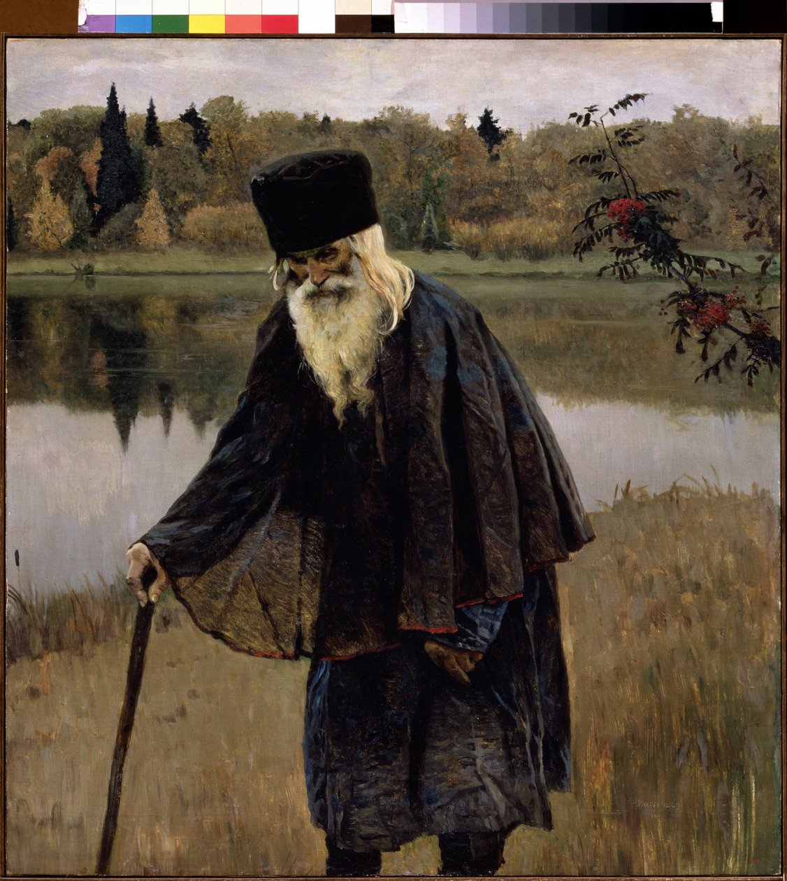 Bir Münzevi (Bir Münzevi). Sakallı ve beyaz saçlı yaşlı bir adam, bir gölün kıyısında bastonunun üzerine eğilmiş yürüyor. Mikhail Vasilyevich Nesterov'un (1862-1942) tablosu, tuval üzerine yağlı boya by Mikhail Vasilievich Nesterov