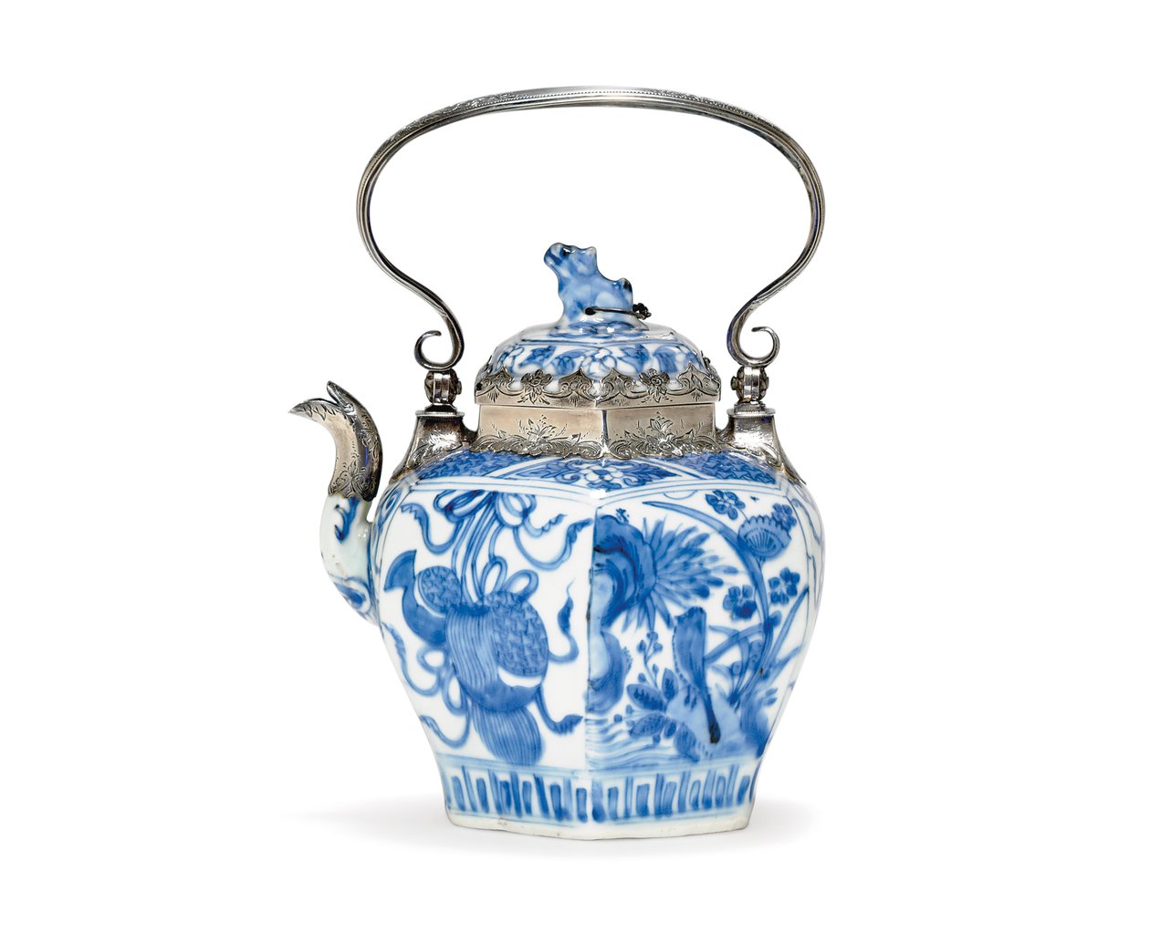 Mavi Beyaz Çaydanlık ve Kapak (seramik ve gümüş) by Ming Dynasty Chinese School
